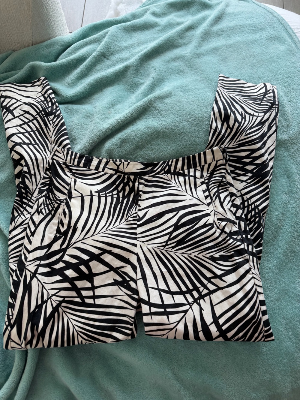 Forever 21 Black and White Palm Print Pants